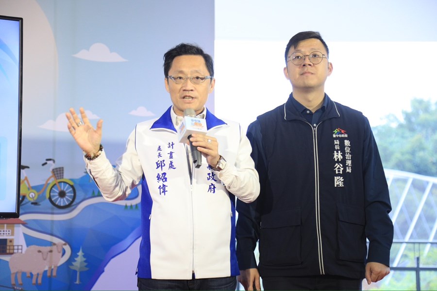 中市數位局長林谷隆與南投計畫處長邱紹偉