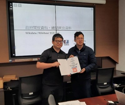 數位局林局長致贈感謝狀予講師