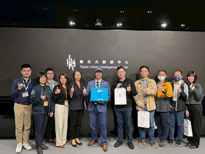 1140326-本局林谷隆局長率團拜訪北市府資訊局業務交流合照