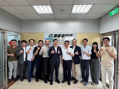 台中數位局與165反詐騙專線合影