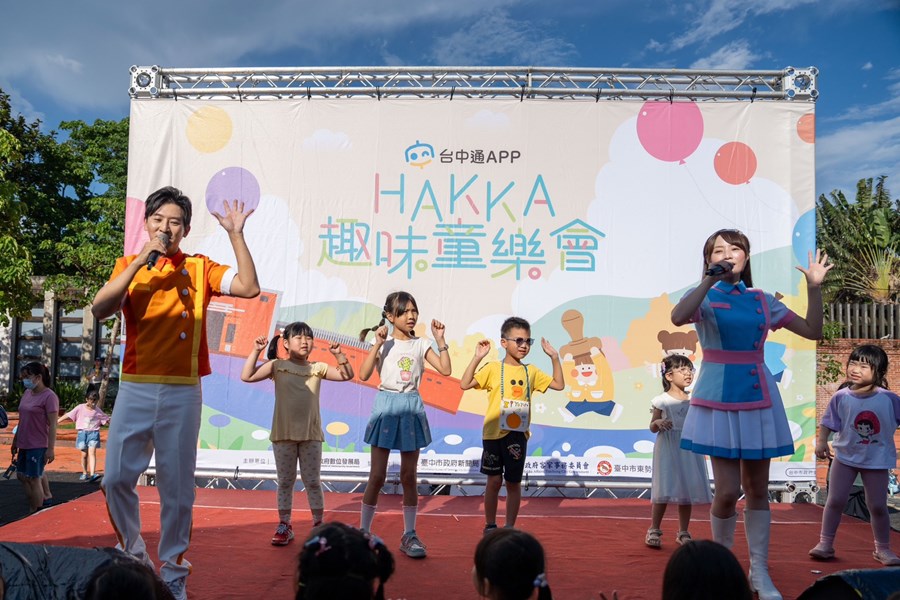 小朋友們現場與YOYO家族開心唱跳