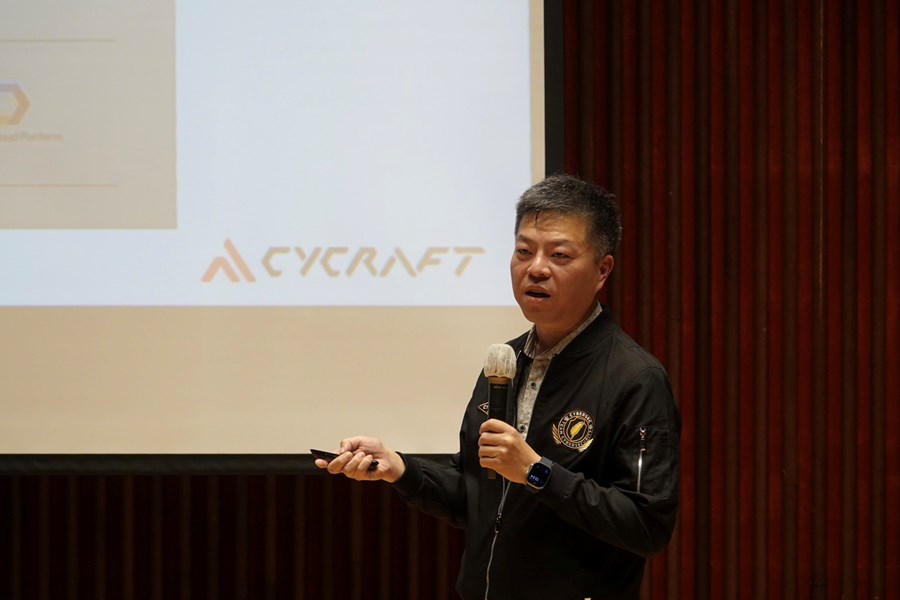 吳明蔚共同創辦人分享人工智慧應用