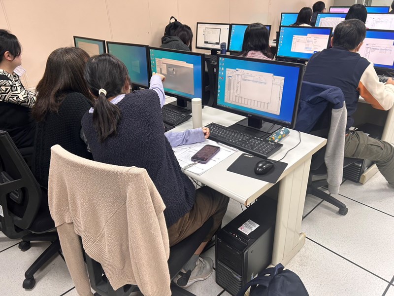 學員間互相討論共同學習