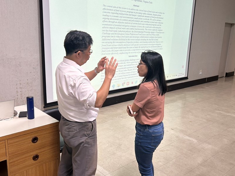 同仁課後與講師討論