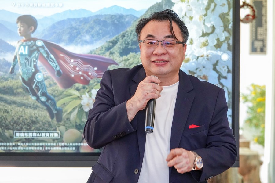 新成國小校長林益興歡迎各方資源支持偏鄉科技教育