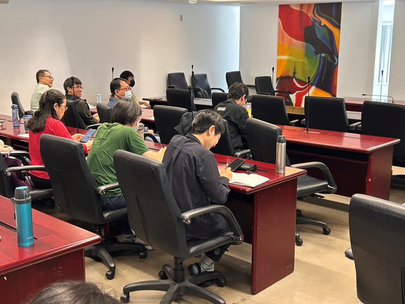 同仁專心聆聽講師分享