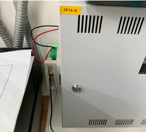 圖1-感應器黏貼於消防主機上