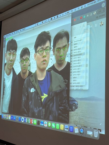 講師示範眼球追蹤技術