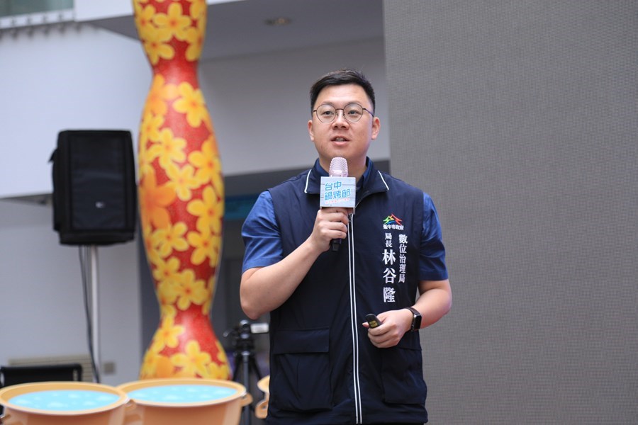 林谷隆局長上台解說台中通APP鍋烤節投票方式