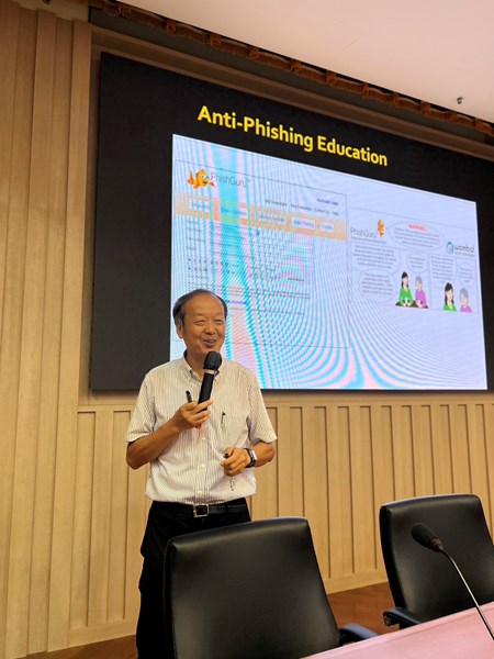 曾憲雄副校長講解反網路釣魚一