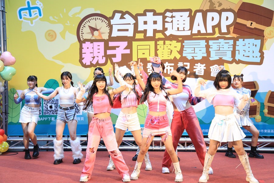 明台高中表演技術科學生開場表演