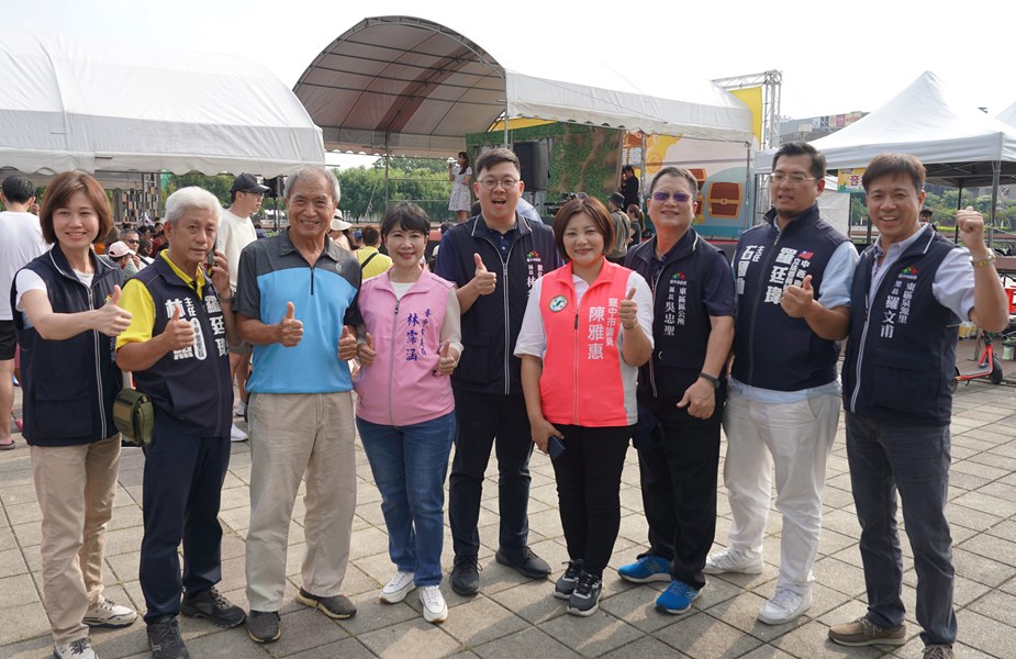 議員-東區區長及里長前來共襄盛舉
